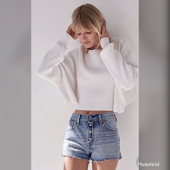 Levi's Pants - LEVI JEAN SHORTS